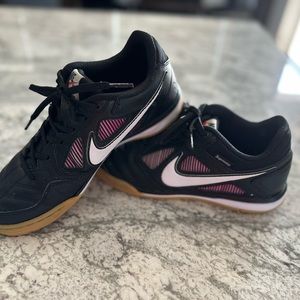 2018 Supreme x Gato SB ‘Black’ Nike Men’s Size 5 Gently Used